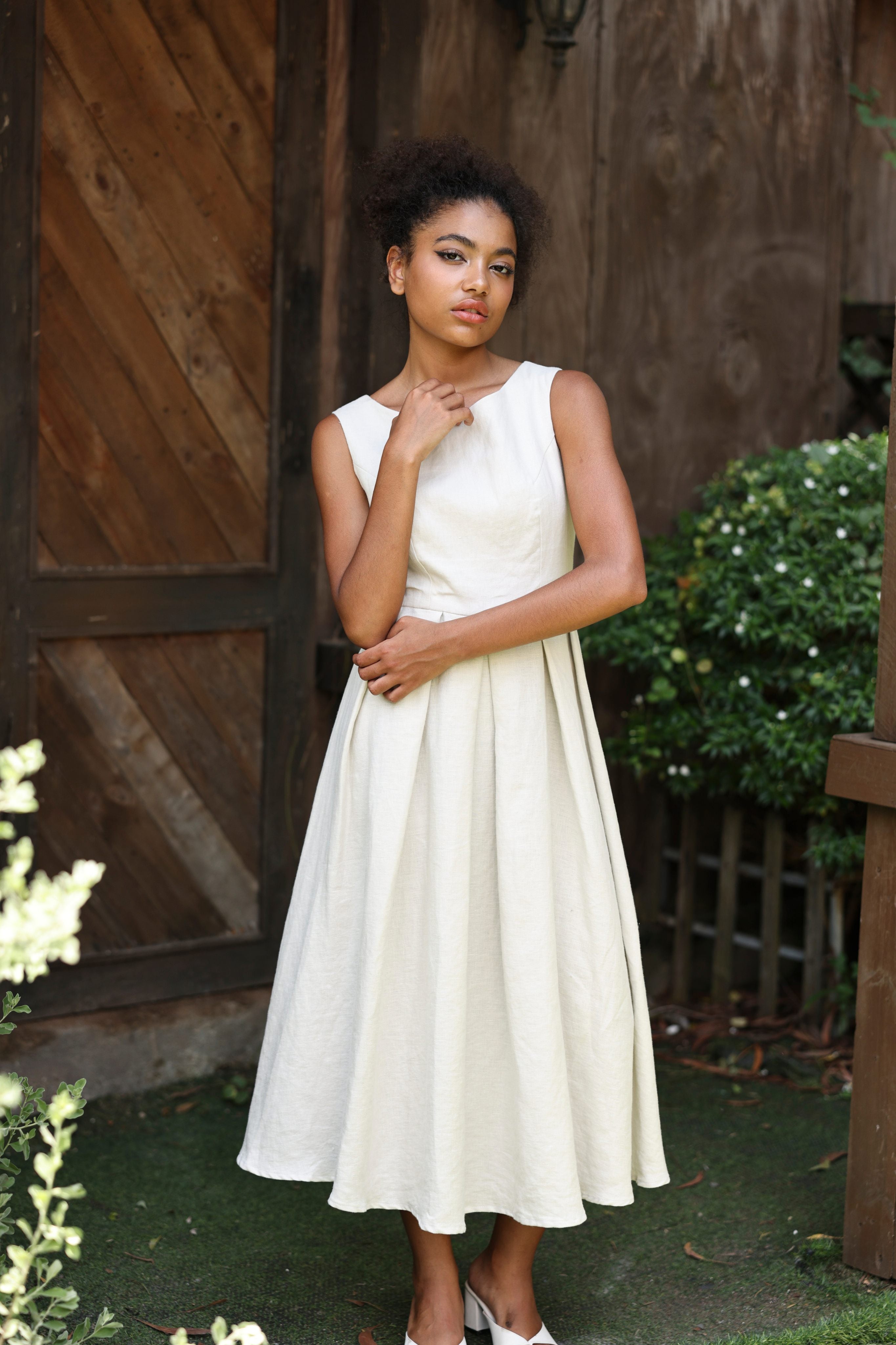Sleeveless pleated linen summer dress