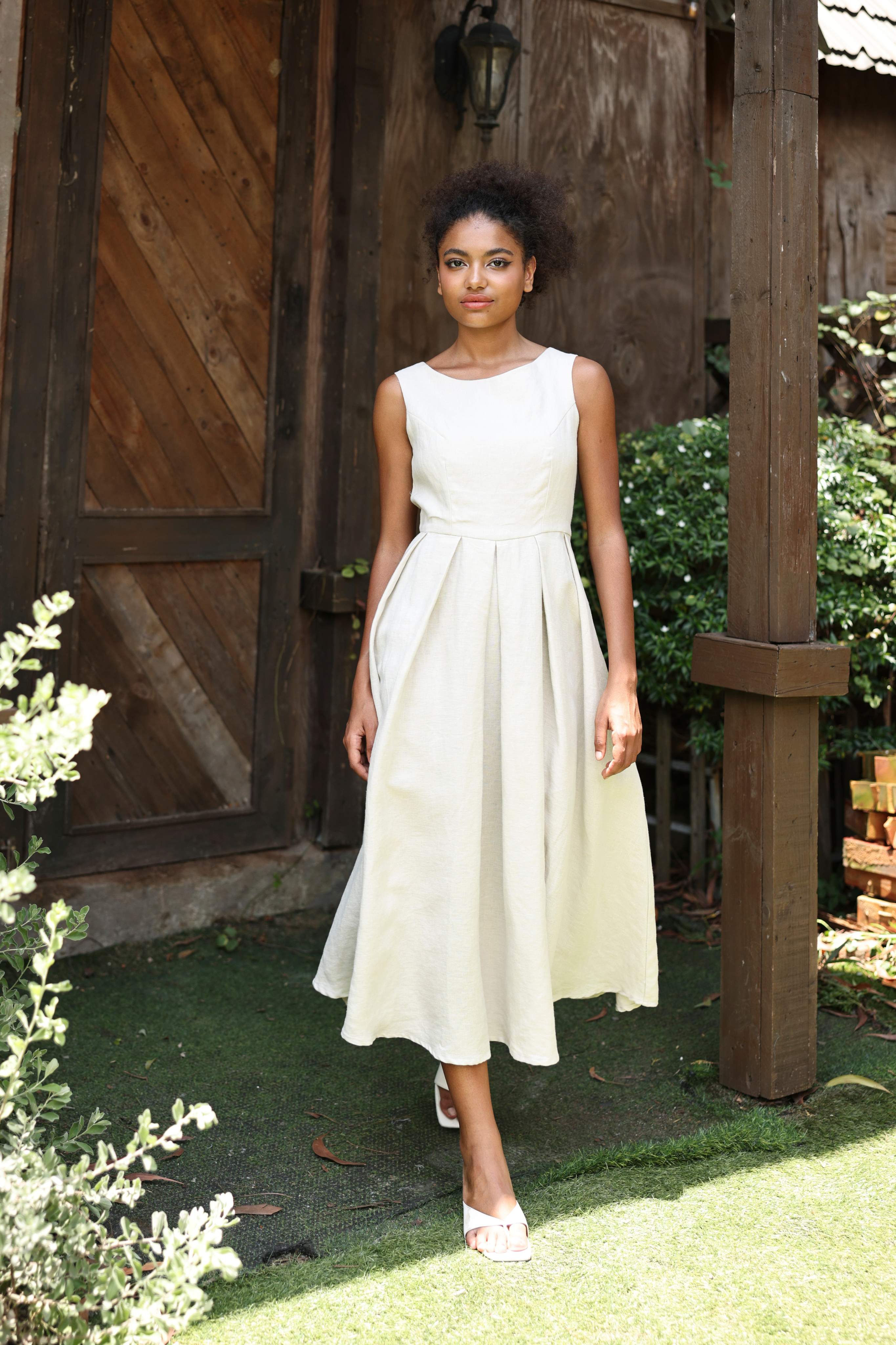 Sleeveless pleated linen summer dress
