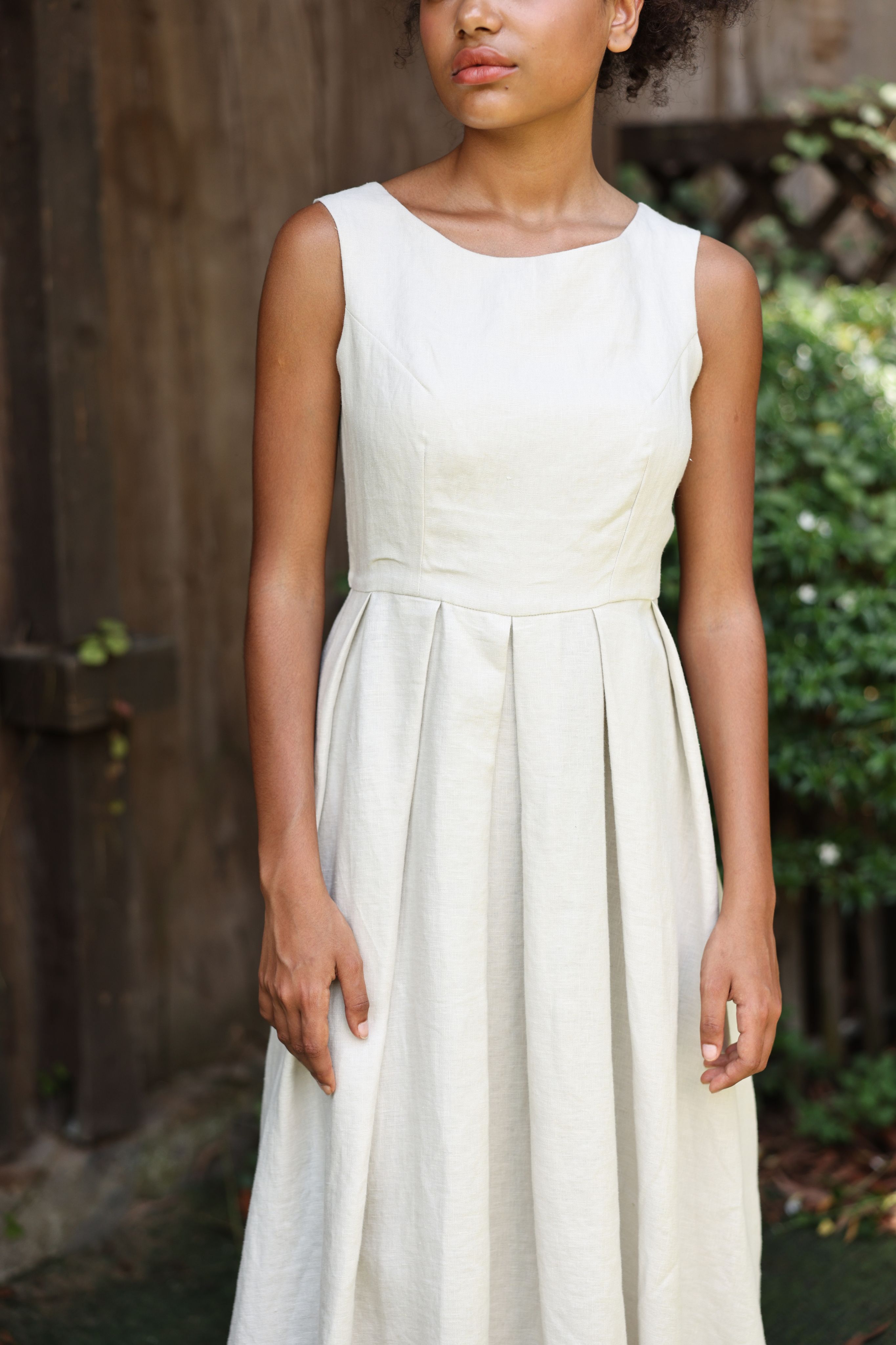 Sleeveless pleated linen summer dress