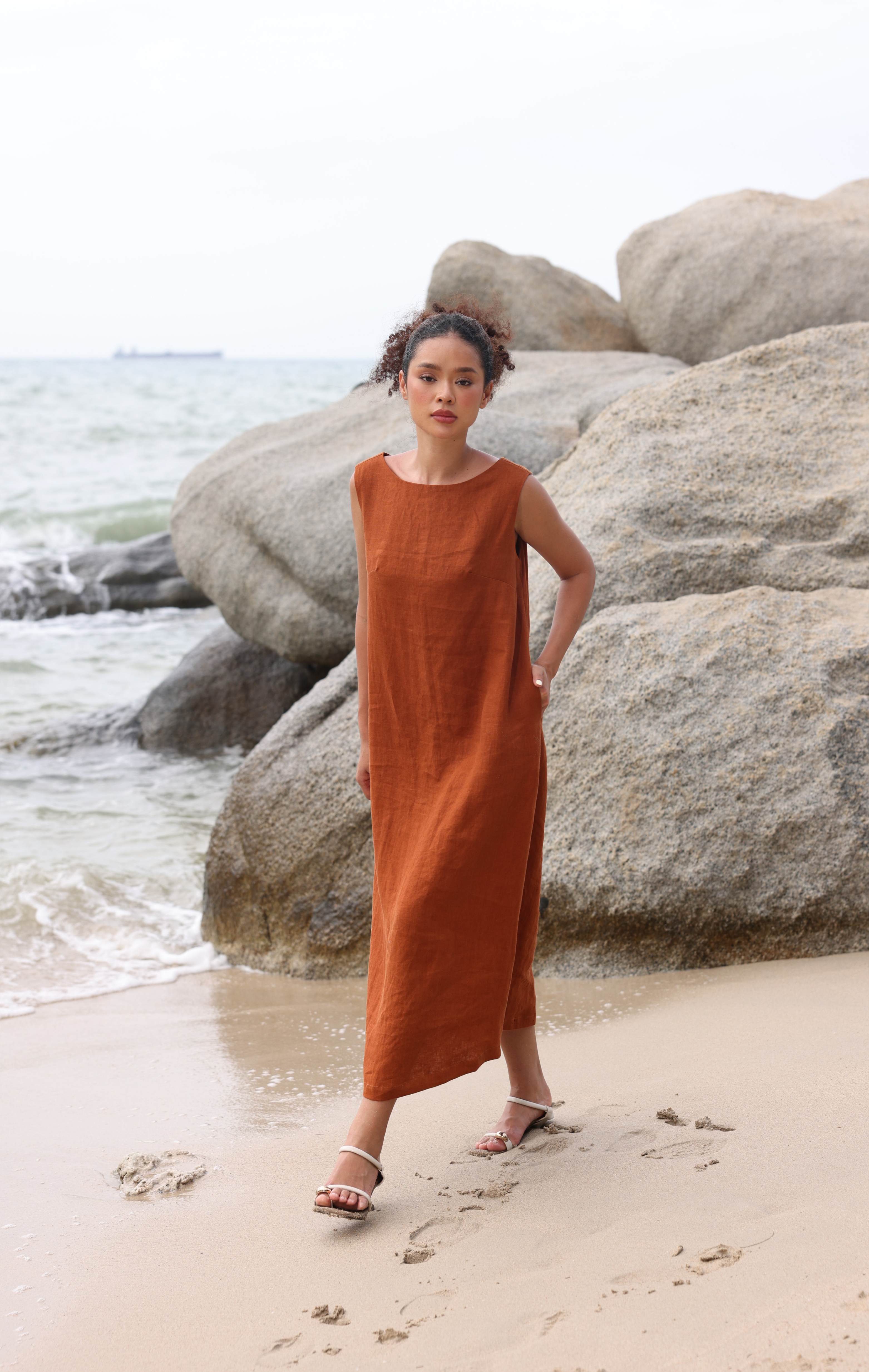 Sleeveless straight linen dress