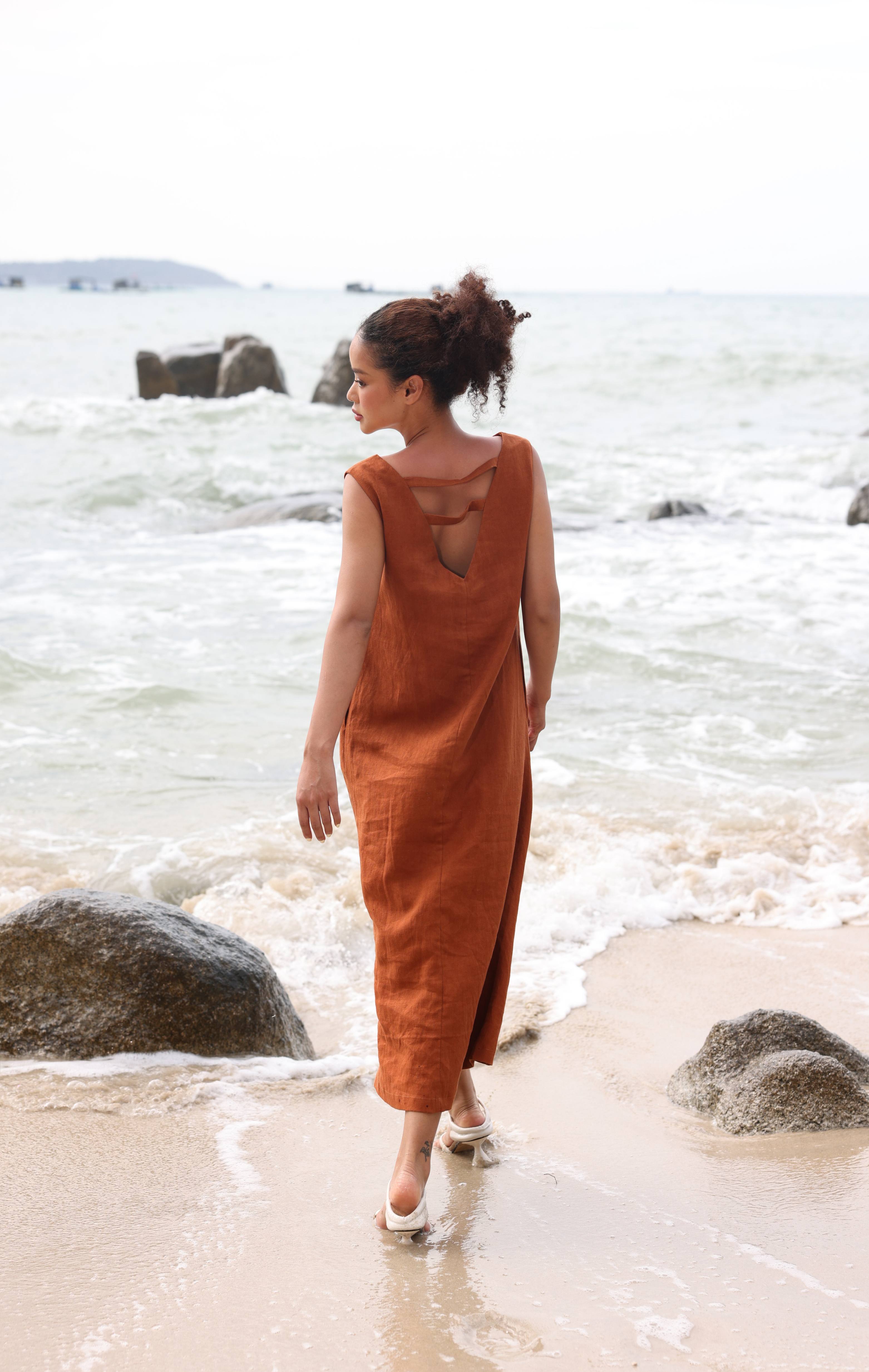 Sleeveless straight linen dress
