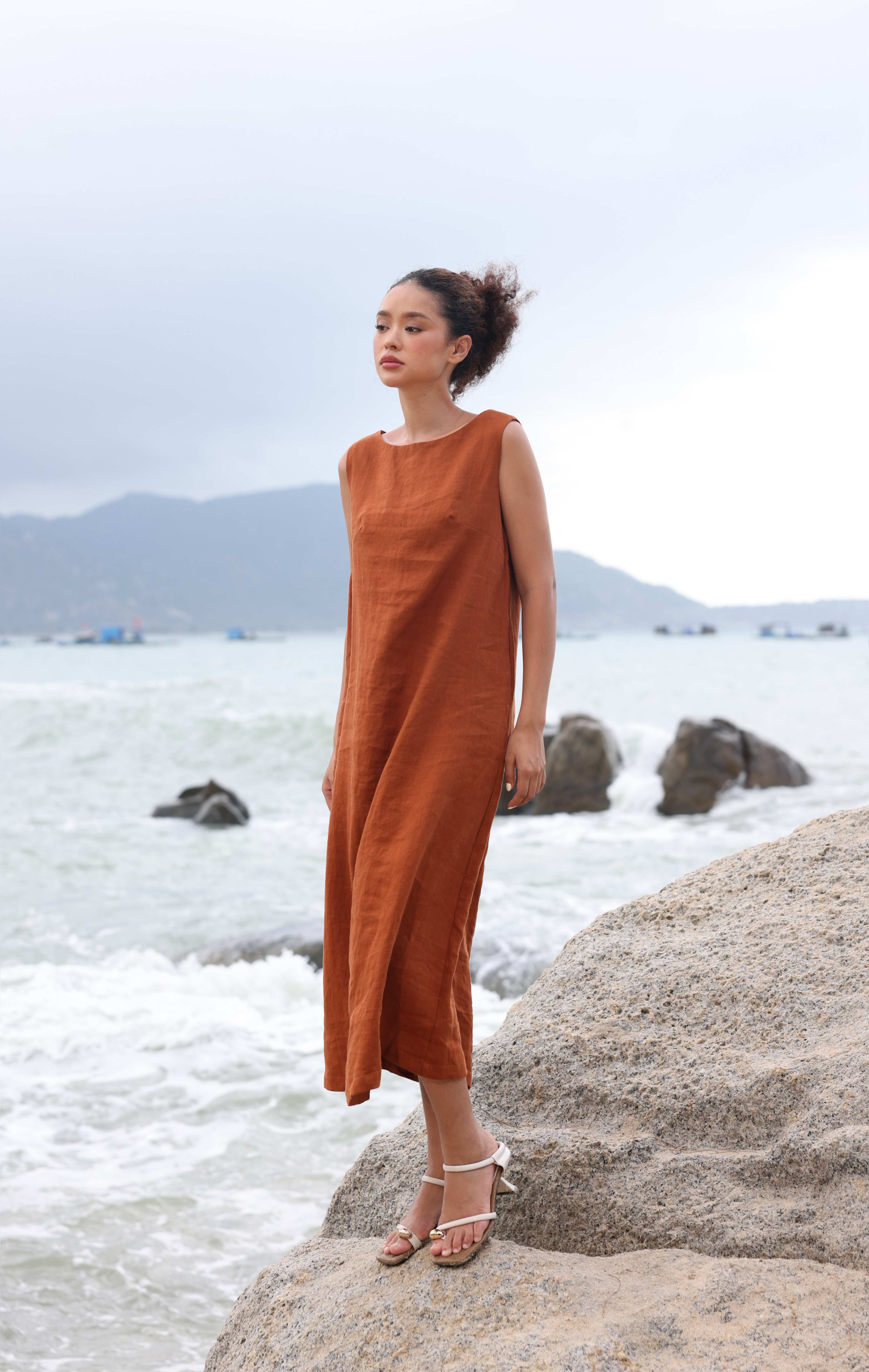 Sleeveless straight linen dress