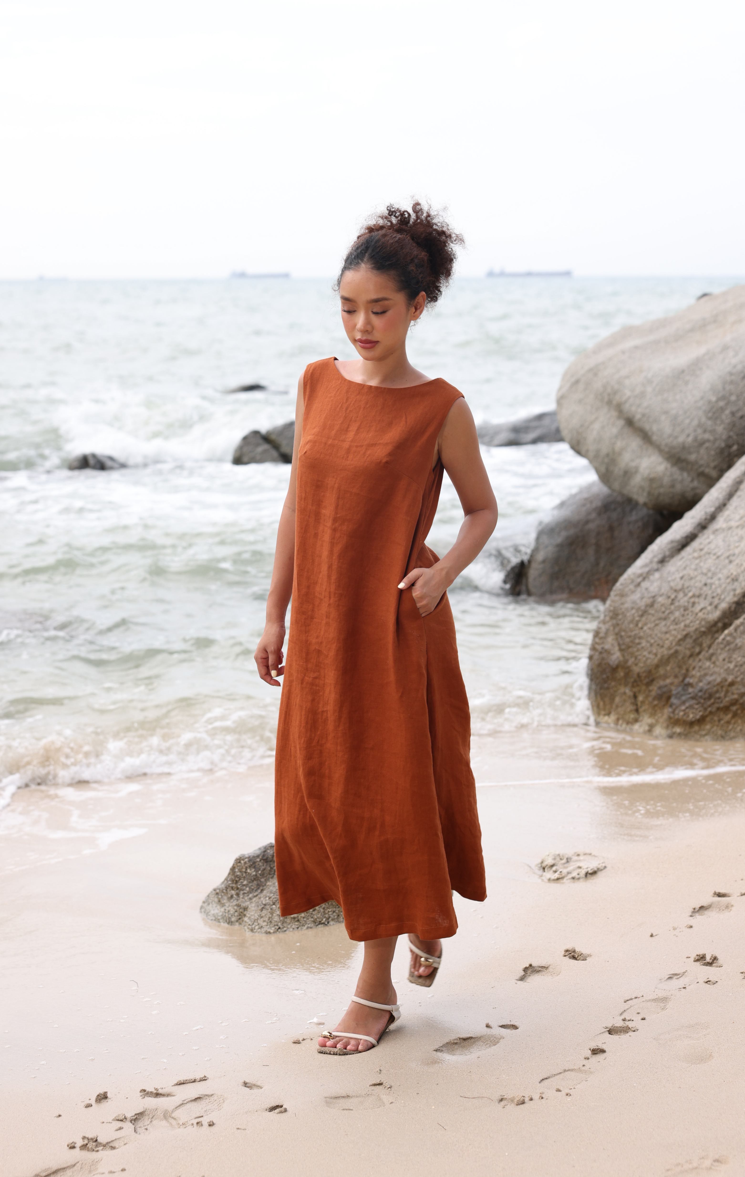 Sleeveless straight linen dress