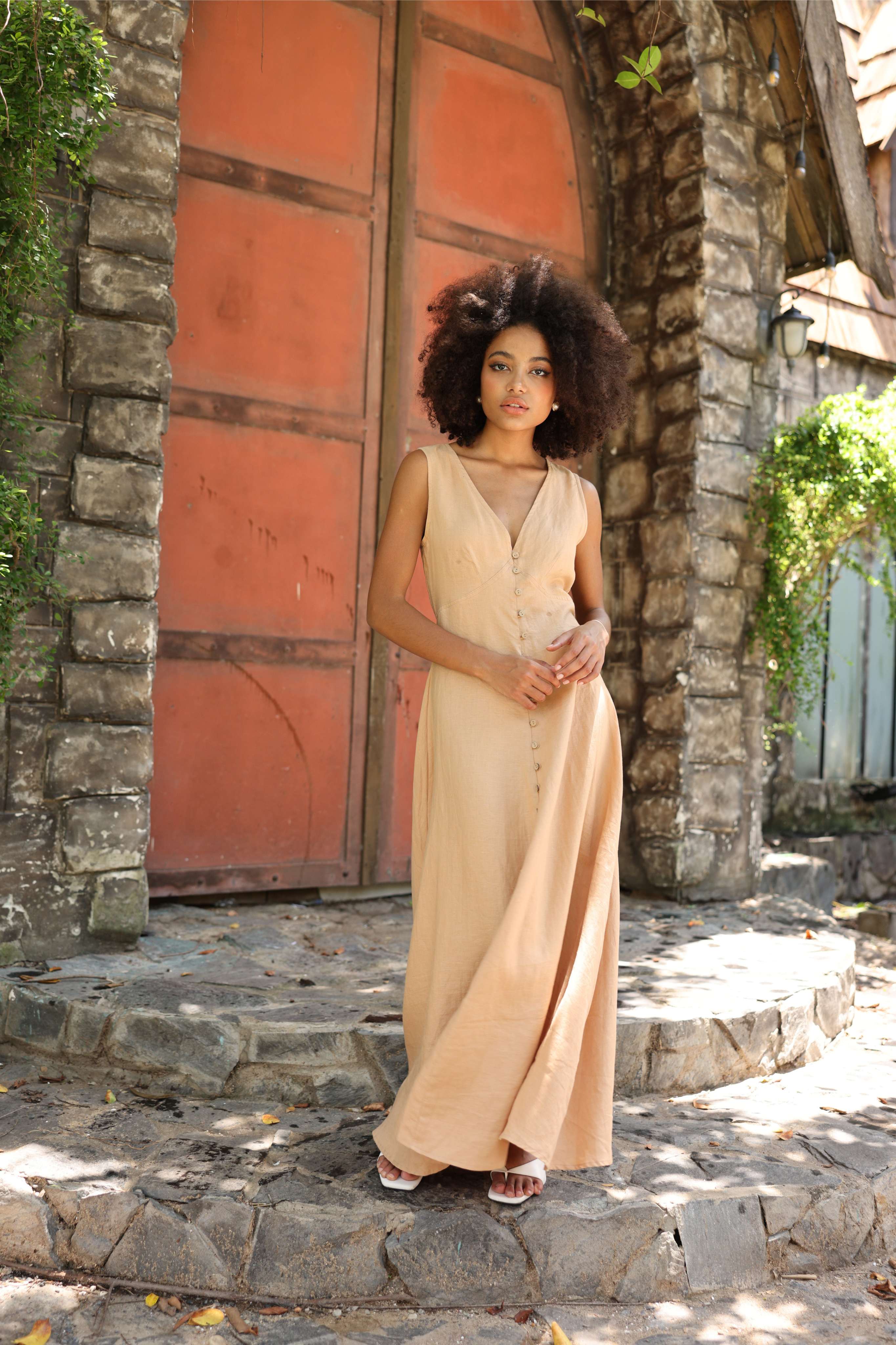 Sleeveless V-neck linen maxi dress