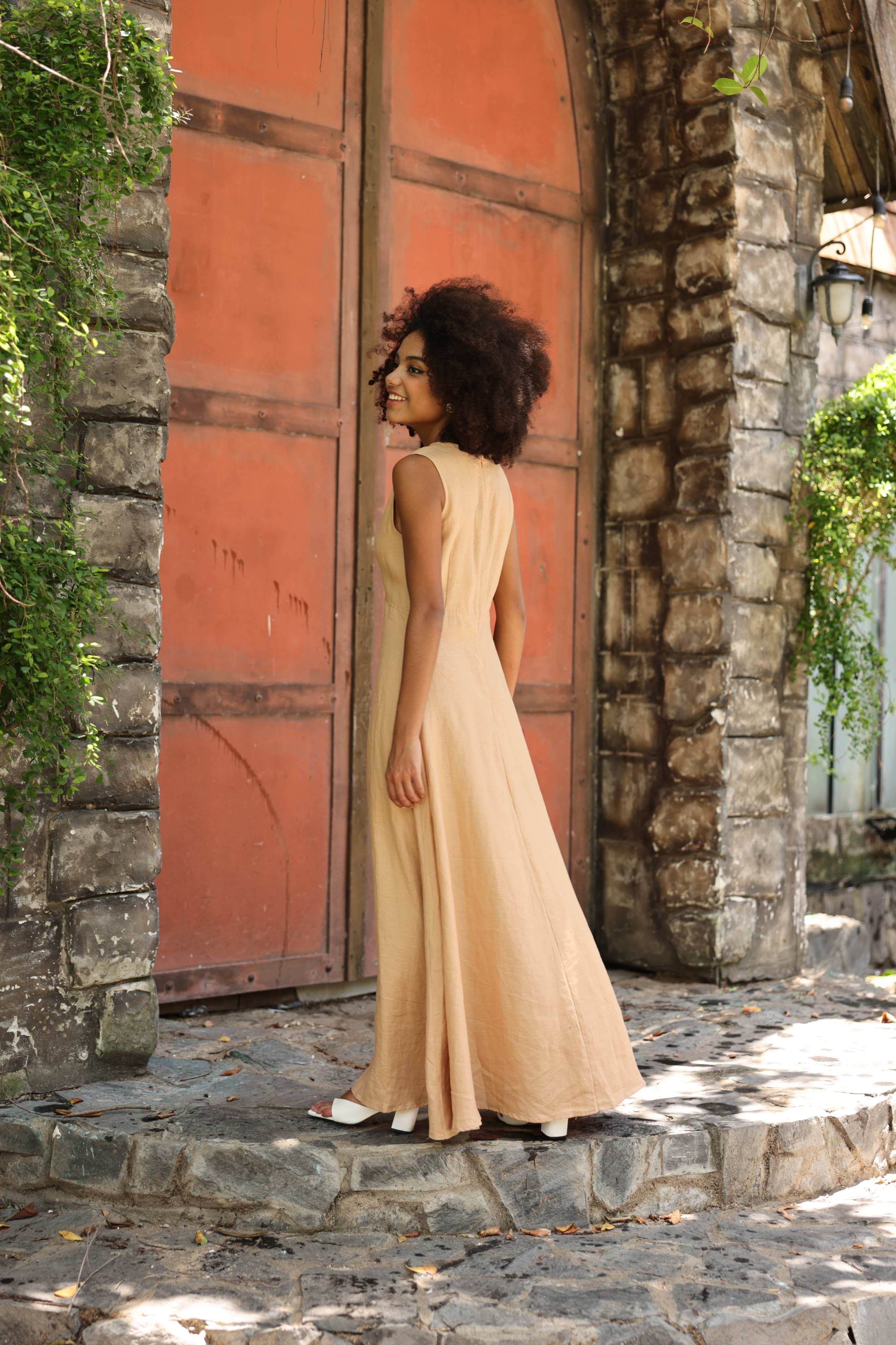 Sleeveless V-neck linen maxi dress