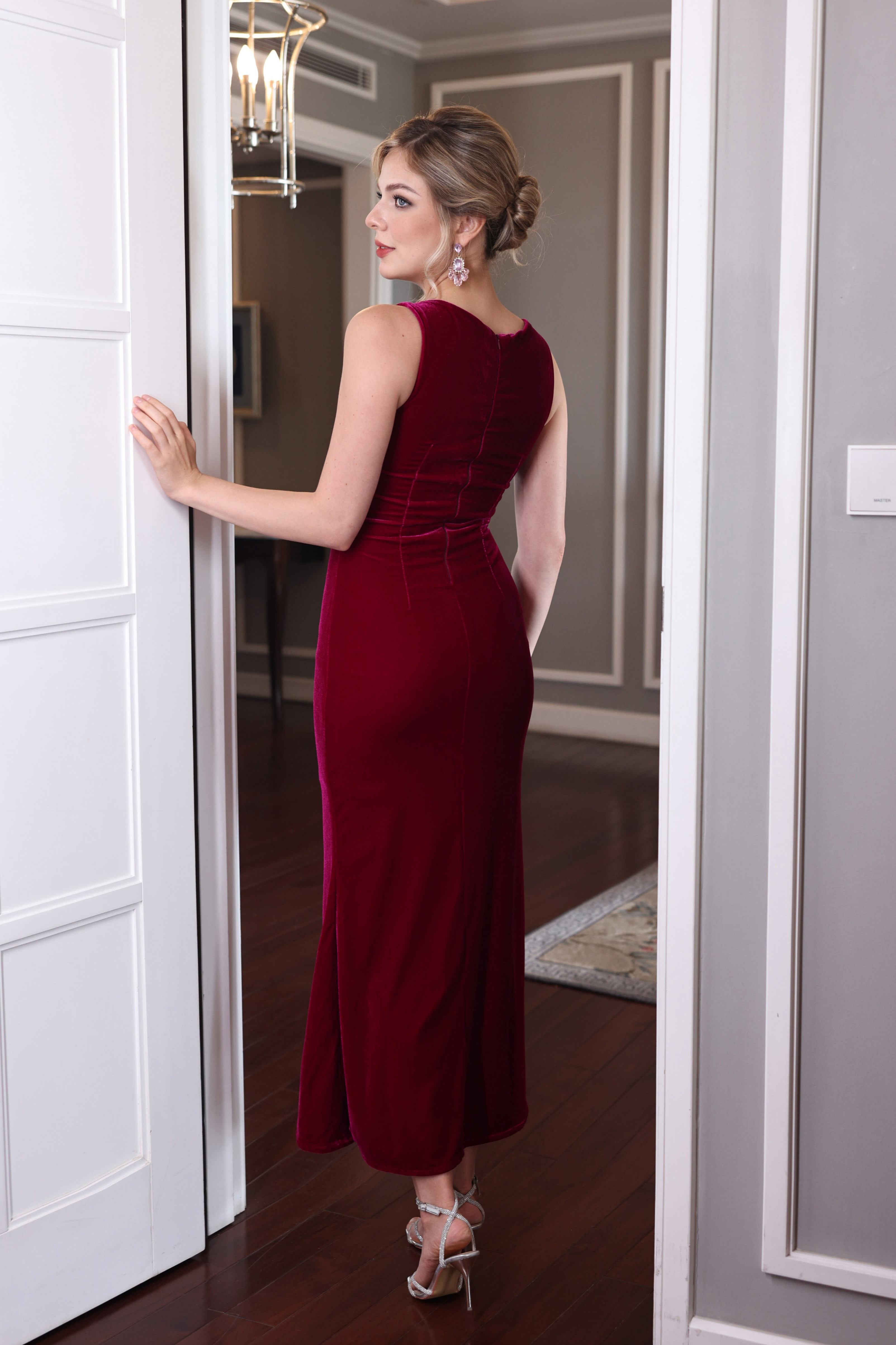 Sleeveless velvet dress