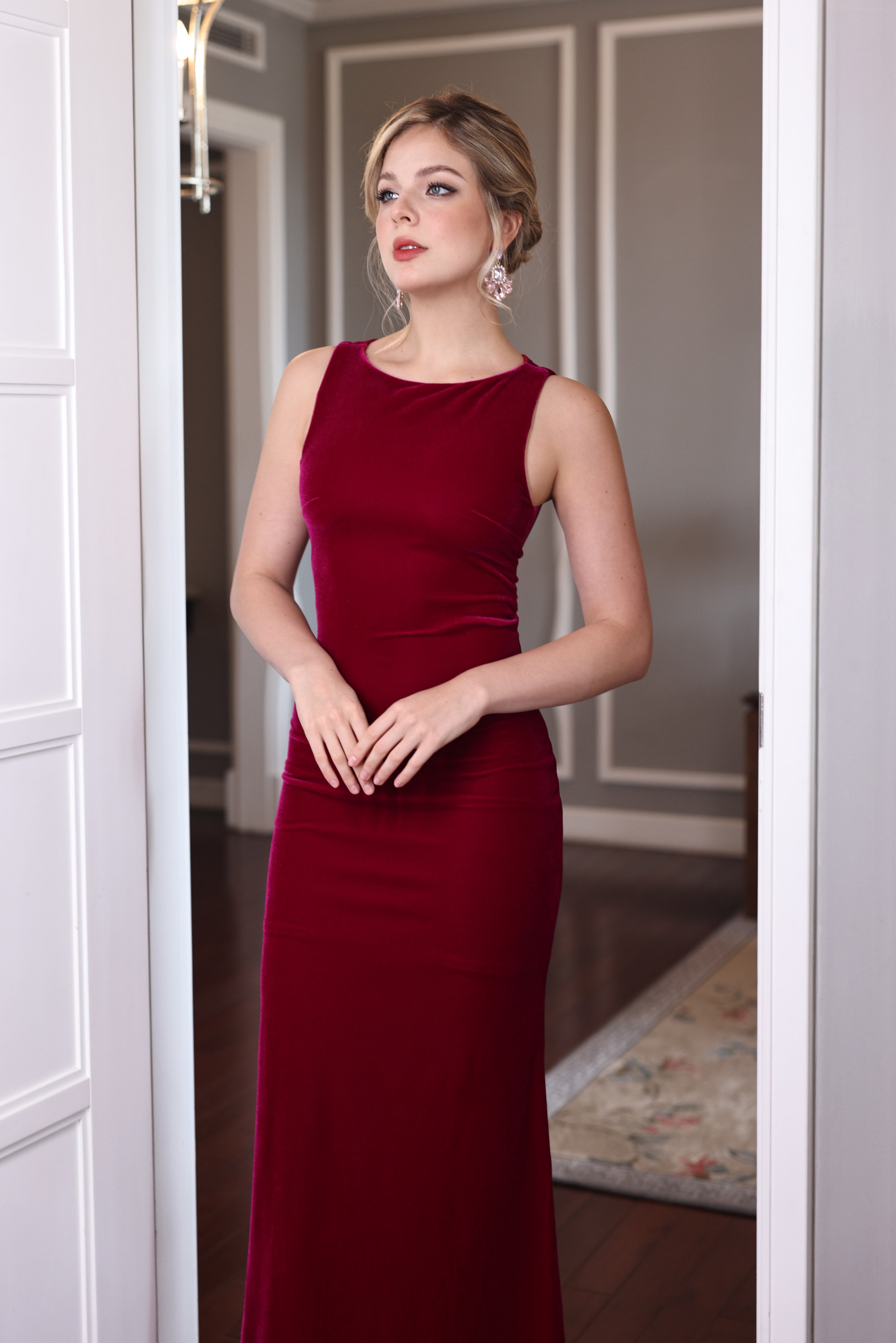 Sleeveless velvet dress