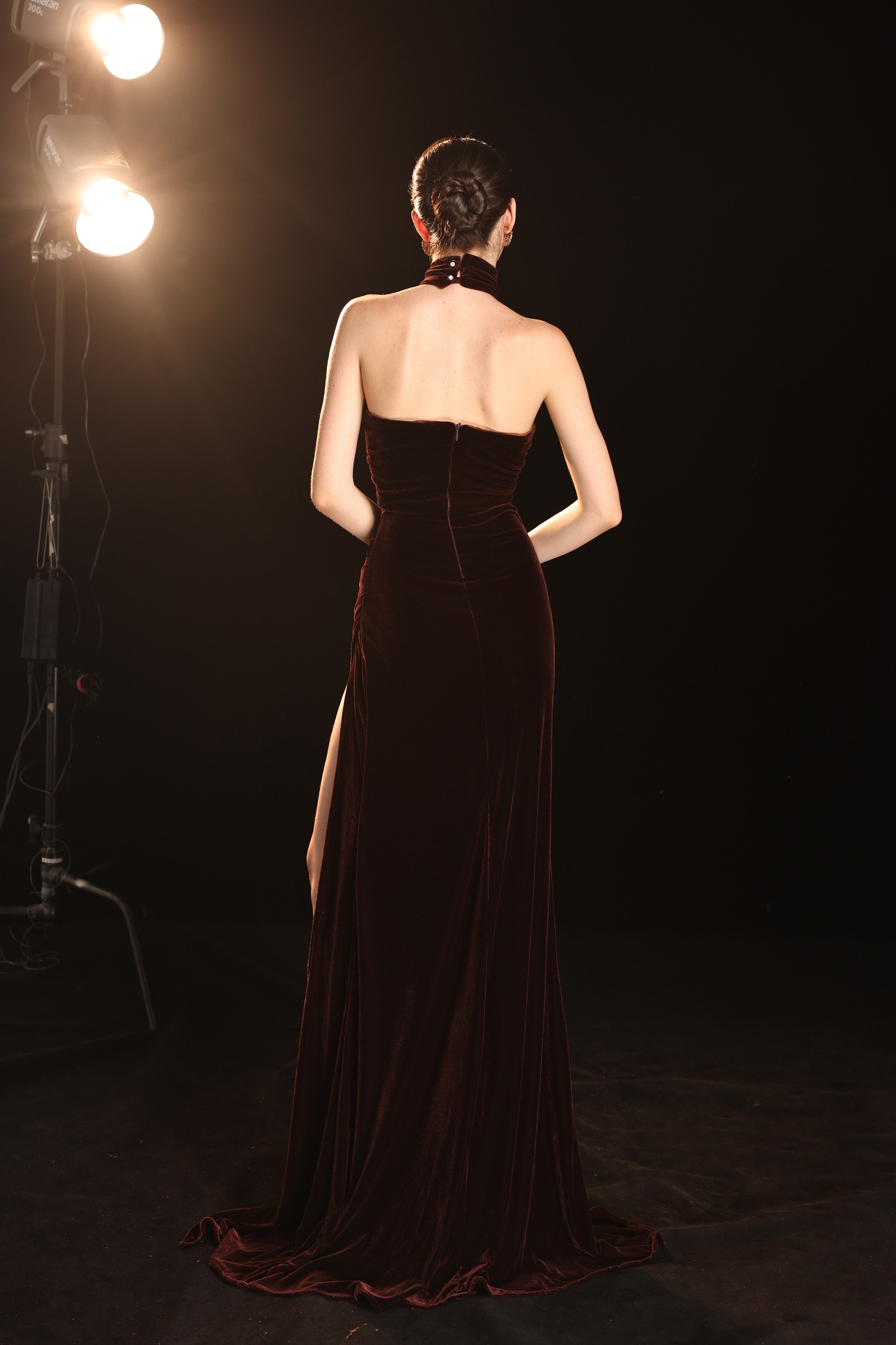 Sleeveless velvet evening dress
