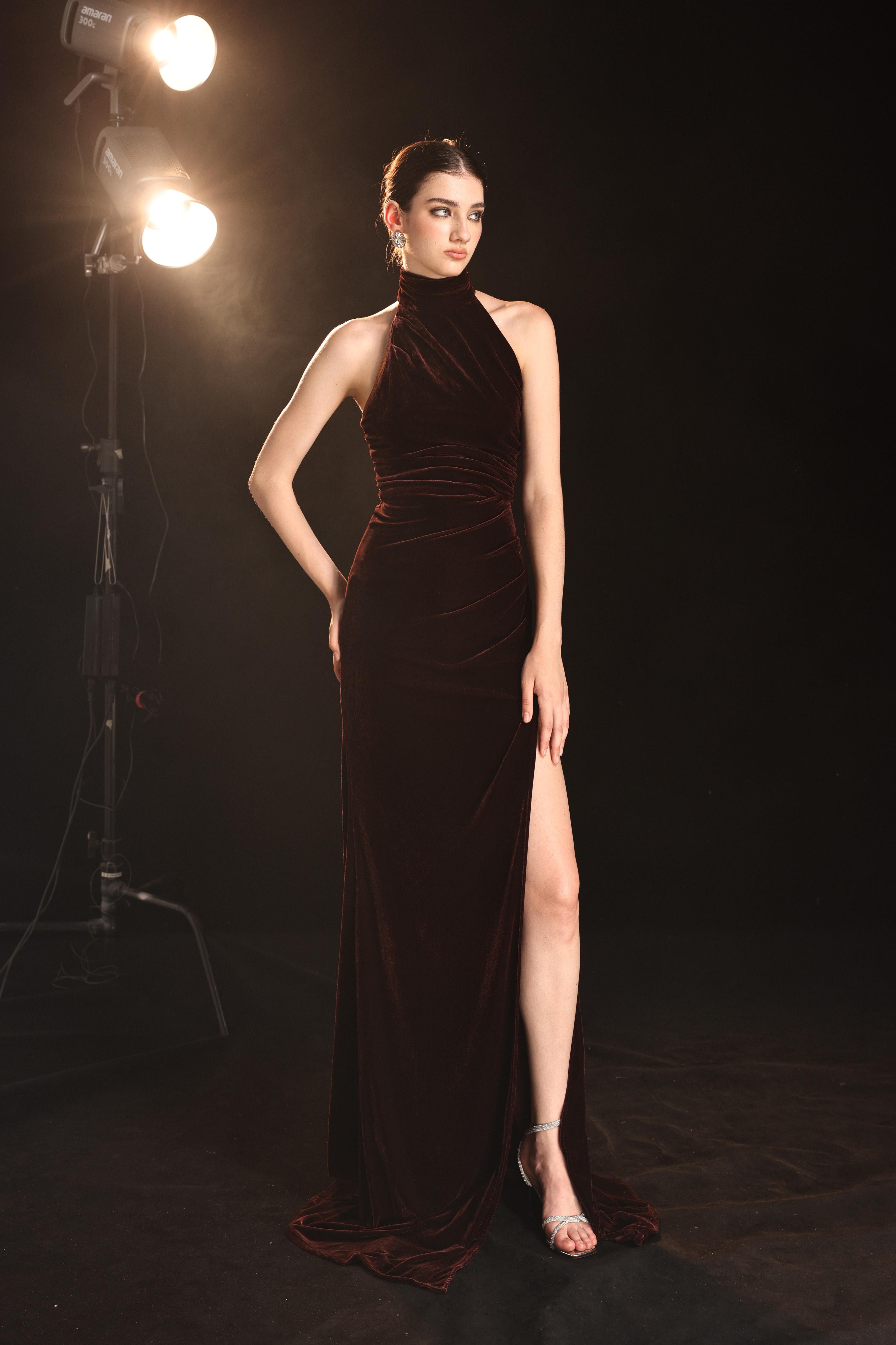 Sleeveless velvet evening dress
