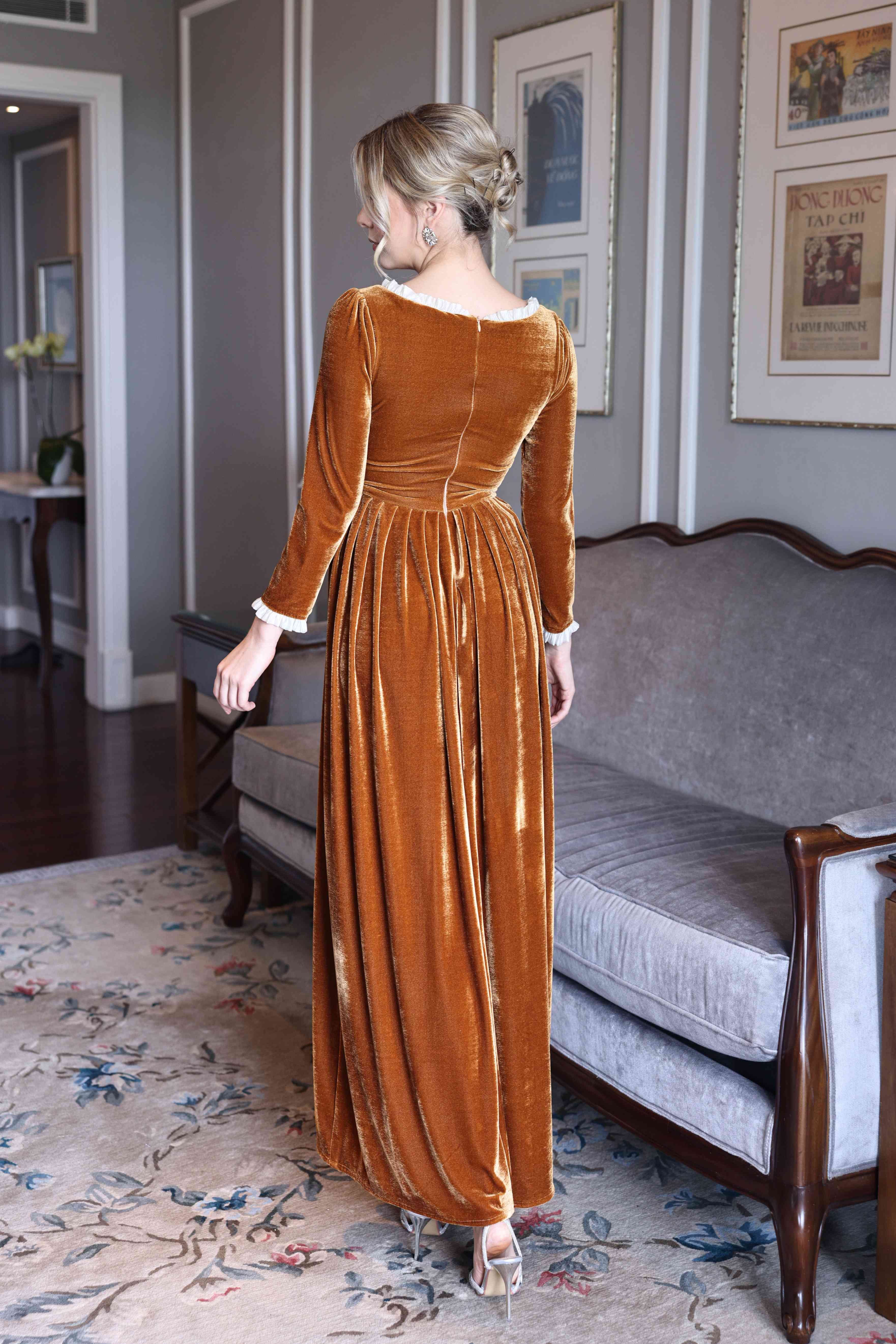 Square neck velvet dress with ruffles