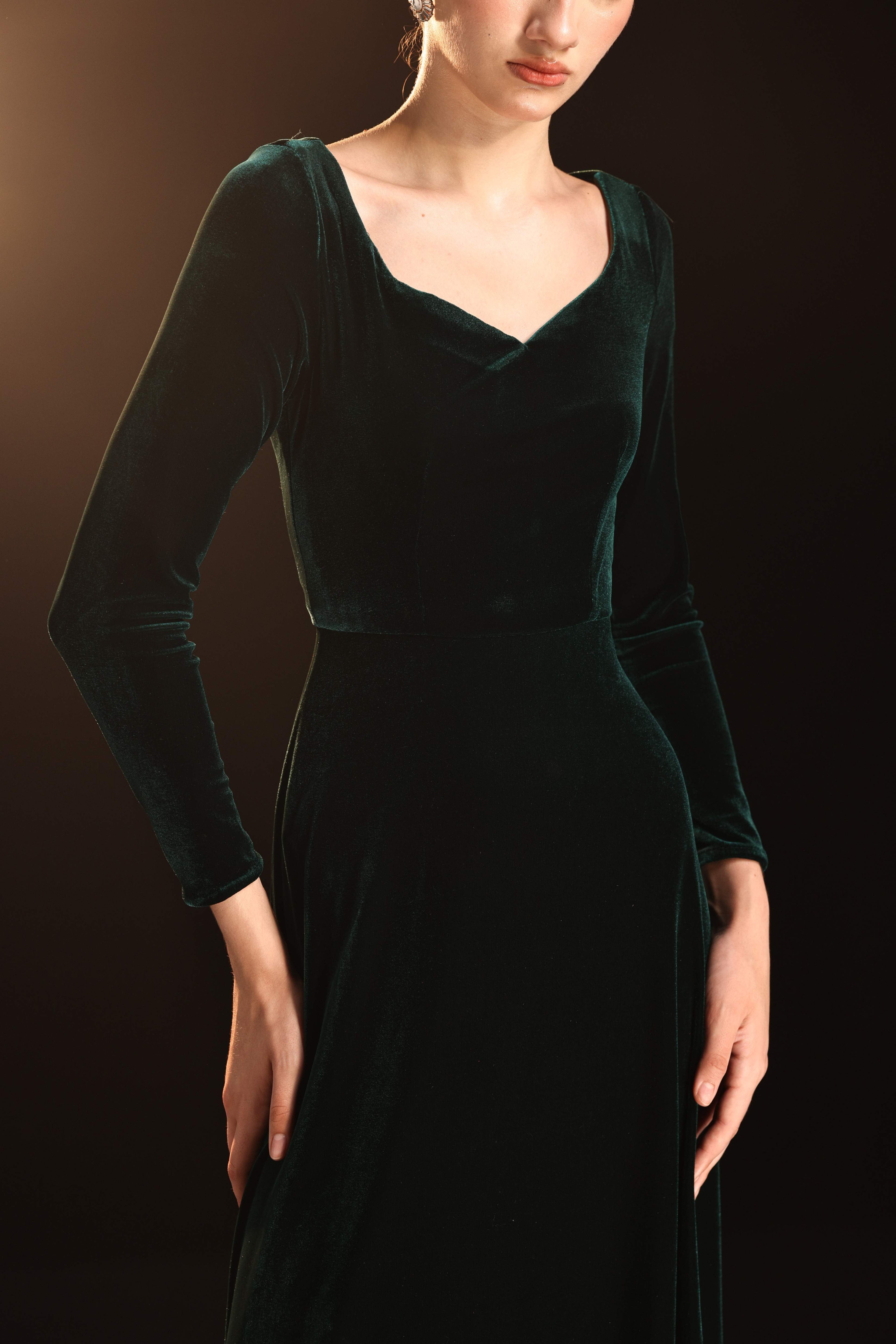 Sweetheart neck velvet dress