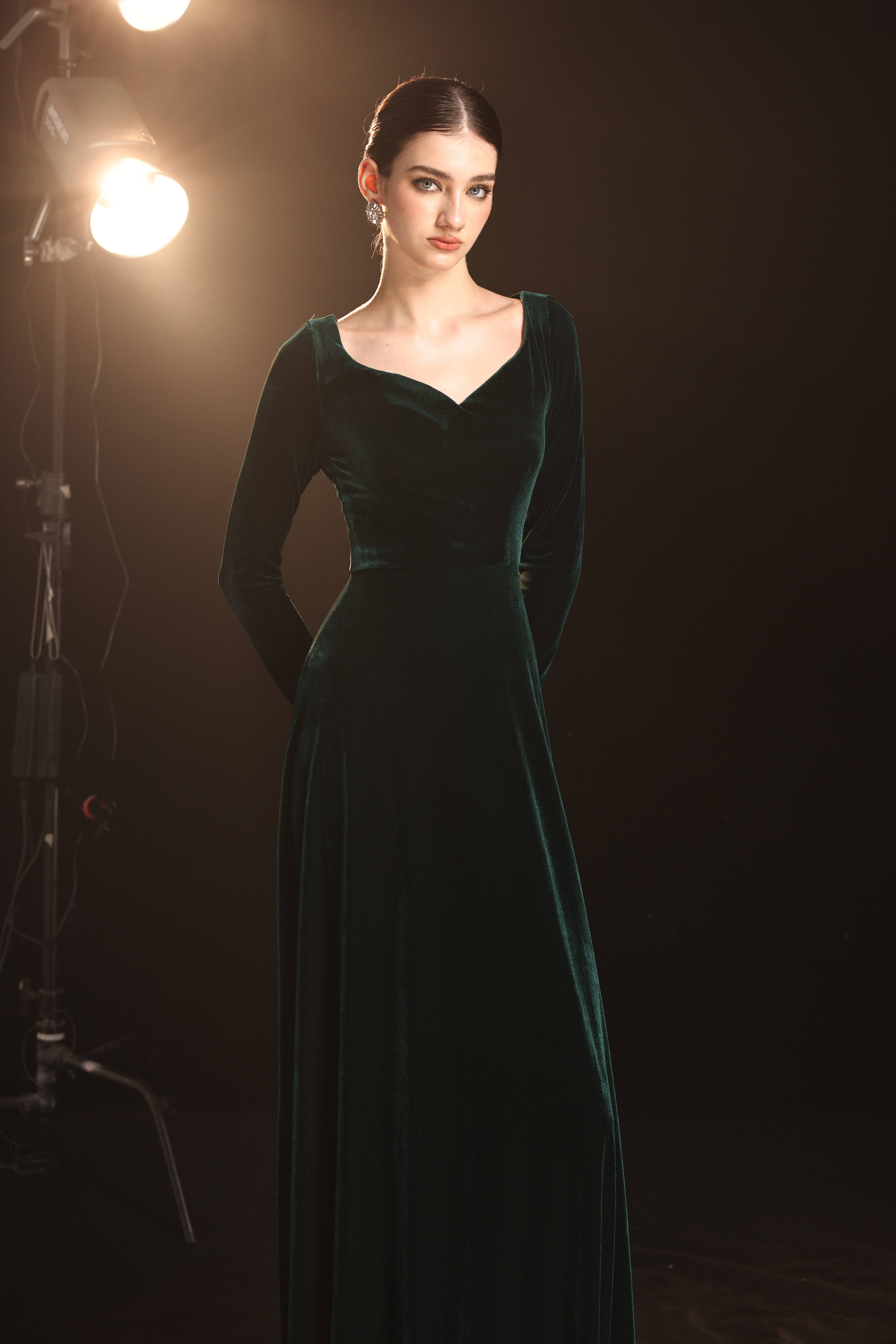 Sweetheart neck velvet dress
