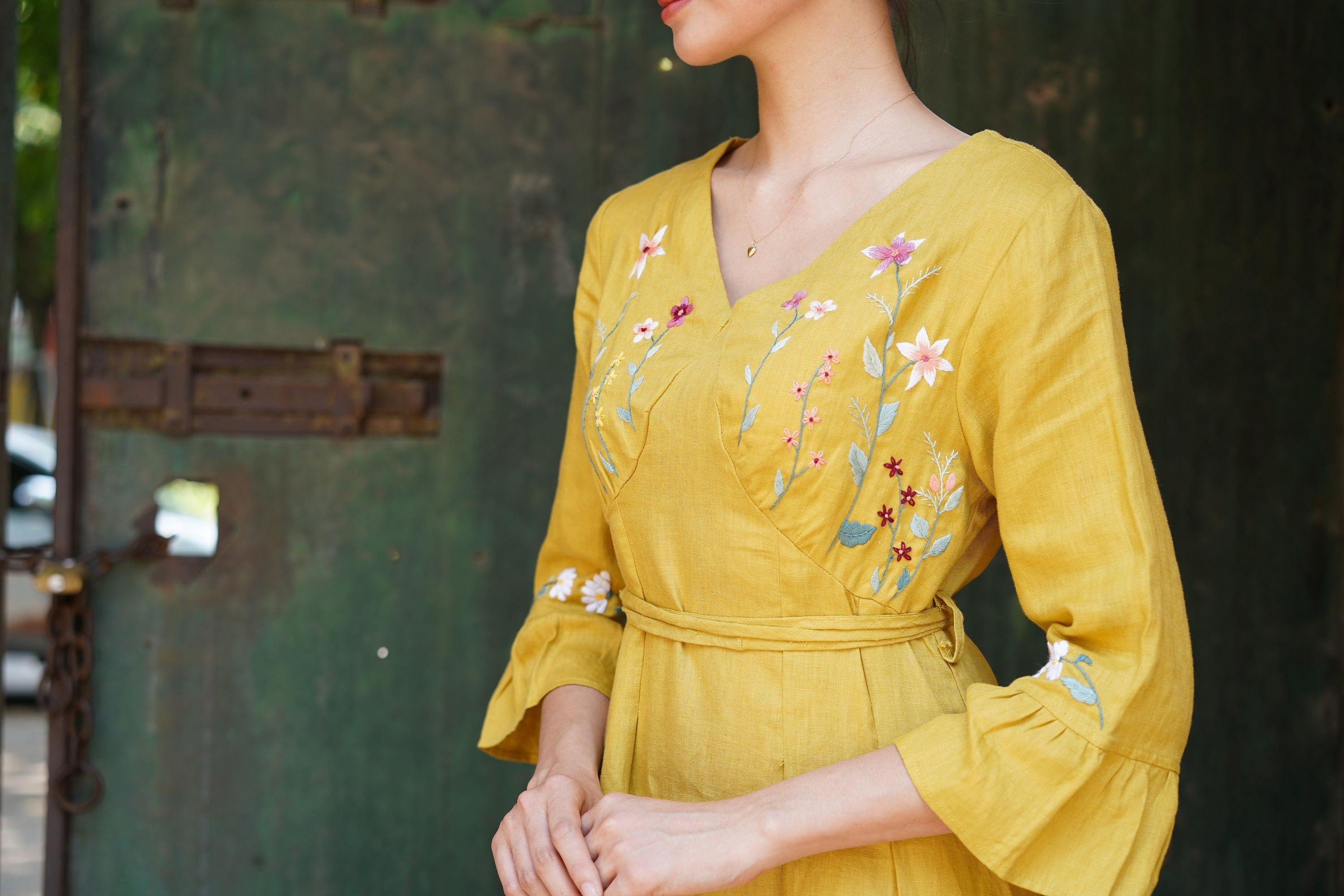 V-neck dress with hand embroidery