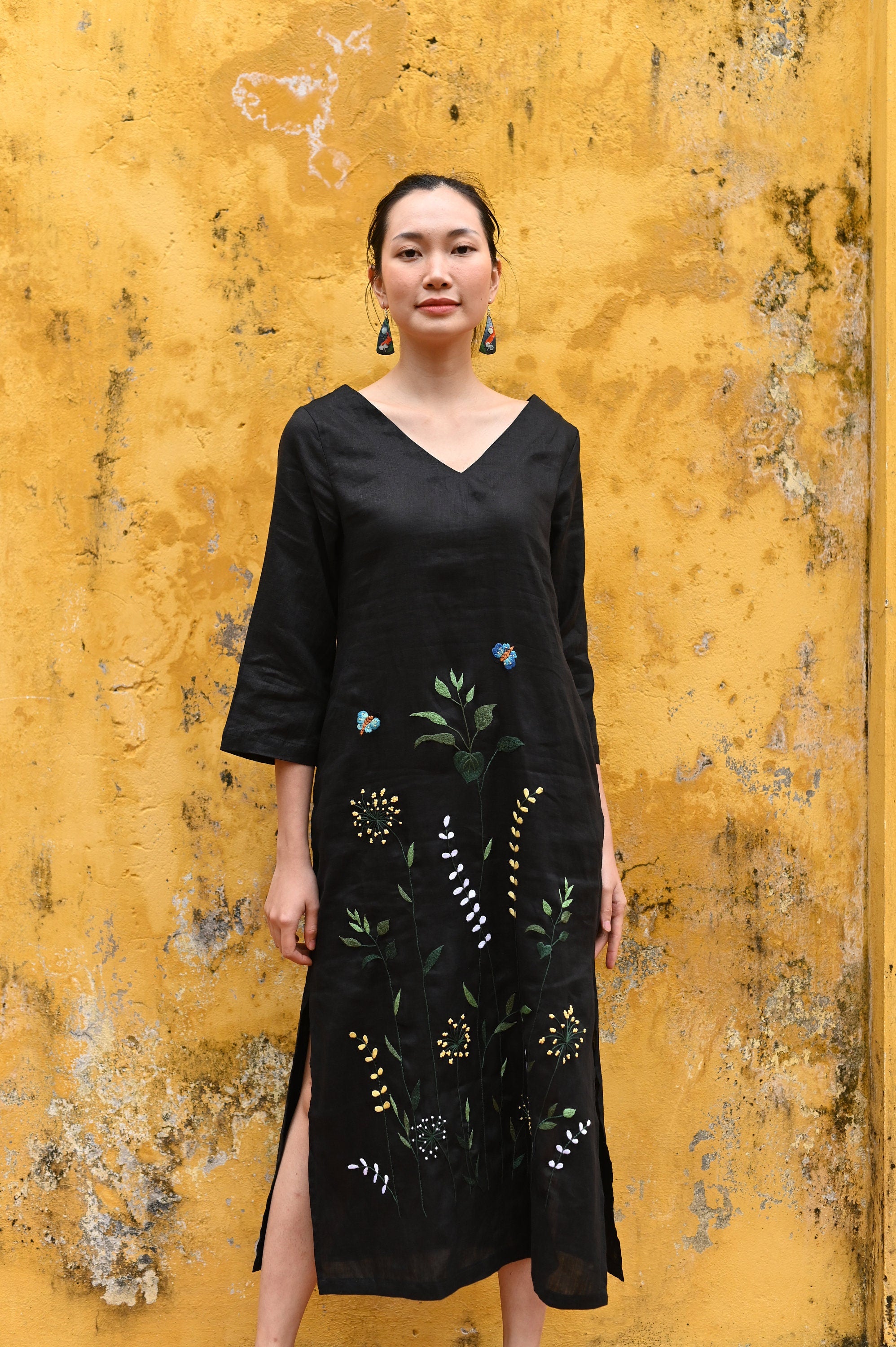 V-neck embroidered summer dress